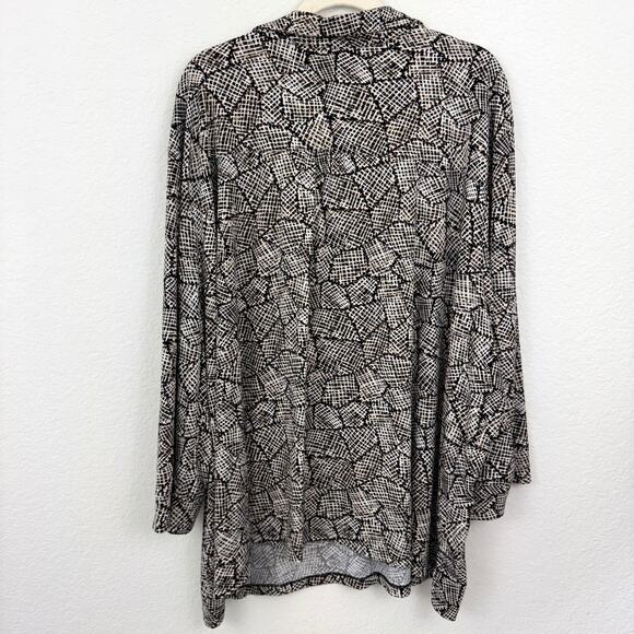 Maggie Barnes Womens Blouse Top Size 5X Animal Print Flowy Quarter Button Black - Picture 5 of 7